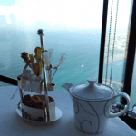 Hora del té en el Burj Al Arab en el Skyview Bar - Foto @mundukos