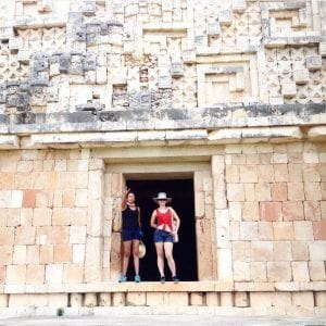 Amigas en Uxmal - Foto @lauyaniz