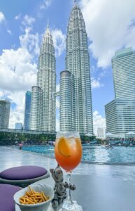 Alberca del hotel W Kuala Lumpur - Foto Mundukos